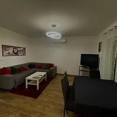 4 Pieces Avec Piscine Apartment *