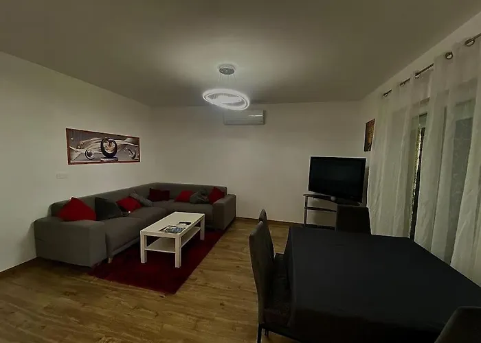 4 Pieces Avec Piscine Апартаменты *