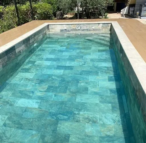 4 Pieces Avec Piscine *