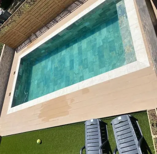 4 Pieces Avec Piscine Апартаменты *